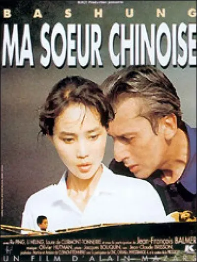 Revenant en Chine un an après la mort de Mao Tsé-Toung, Robert Chantegris (Alain Bashung) fait la connaissance de la mystérieuse "Lune d'automne", acrobate. C'est le début de l'histoire de ce film d'Alain Mazars « Ma sur chinoise ». En quelle année l'intrigue de ce film se situe-t-elle ?
