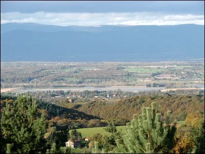 FOREZ - Dans quelle partie de la France se situe la région naturelle du Forez ?