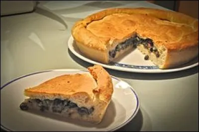 &Agrave; quelle avanc&eacute;e du repas sert-on traditionnellement la pizza di scarola ?