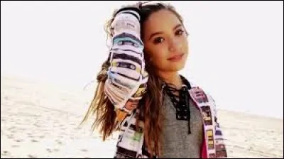 Avec qui chante-t-elle "Day & Night" ?