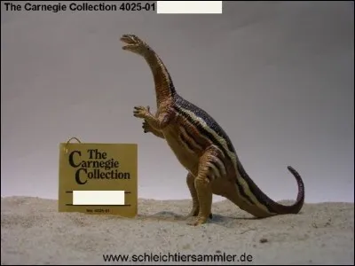 Quel dinosaure représente cette figurine ?