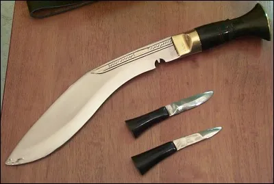 Le Khukuri (Kukri) est une arme...