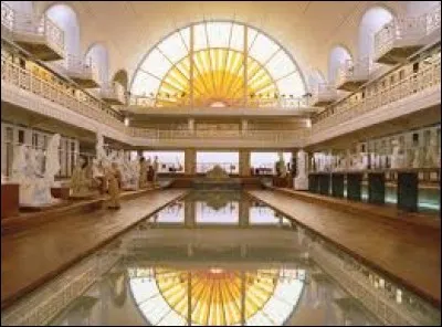 Musée d'art et d'industrie, aussi connu sous le nom "La Piscine", il présente des collections composites d'arts appliqués et de beaux-arts. Dans quelle ville du Nord est-il situé ?