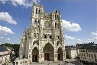 Dans quel département vous trouvez-vous, si vous visitez la cathédrale gothique d'Amiens ?