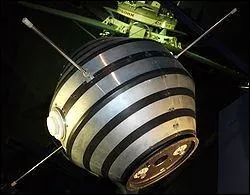 Comment s'appelait le premier satellite franais ?