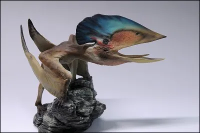 Quel reptile volant représente cette figurine ?