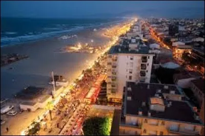 Je vous propose une balade à Canet-en-Roussillon. Station balnéaire sur la Côte d'Améthyste, elle se situe dans le département ...