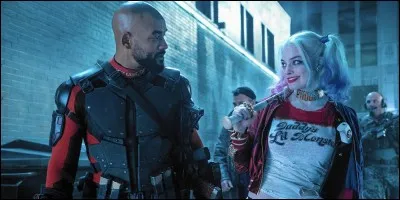 Avec qui est-elle sur la photo ?