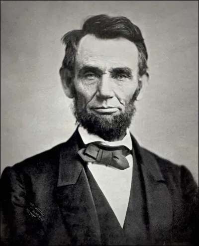 Né le 12 février 1809, il a été le 16e Président des Etats-Unis. De qui s'agit-il ?