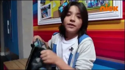 Comment s'appelle l'ami de la petite sur de Franky ?