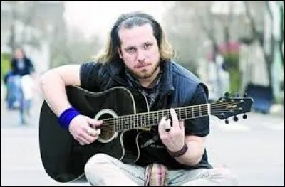 Comment s'appelle l'acteur qui interprète Carlos ?