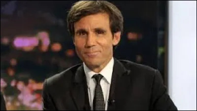 Sur quelle cha&icirc;ne David Pujadas pr&eacute;sente-t-il le journal t&eacute;l&eacute;vis&eacute; depuis 2001 ?