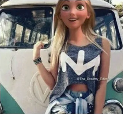 De quelle couleur sont les cheveux de Raiponce à la fin du film ?