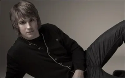 Dans la série, où habite James ?