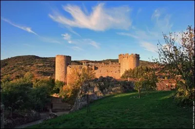 Quel est le nom du dernier "parfait" né à Cubières-sur-Cinoble vers 1280 et brûlé vif en 1321 à Villerouge Termenès ?