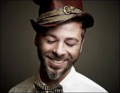 ''La Poupée'' de Christophe Maé figure sur son album ''Je veux du bonheur'' qui a été disque de diamant. En 2017, combien faut-il vendre d'exemplaires pour obtenir cette distinction ?