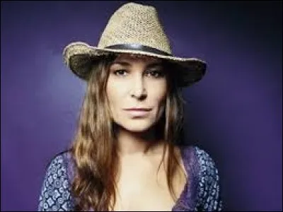 Zazie a chanté ''Les Poupées zarbies'' . De quel langage le mot ''zarbi'' fait-il partie ?