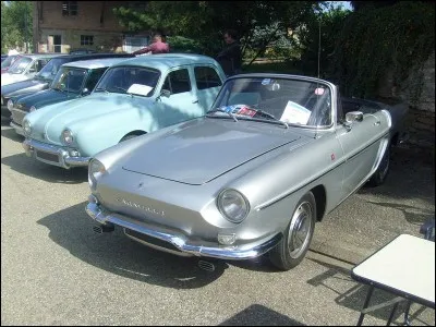 Pour une balade à Étretat, conviendrait très bien cette Renault...
