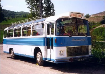 Quel est le nom de ce car dans lequel nous sommes tous montés une fois ?