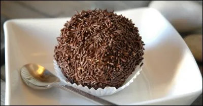 Quel est le nom ce gâteau rempli de meringue ?