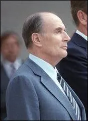 Quel prsident a envisag un projet de rfrendum sur le rfrendum ?