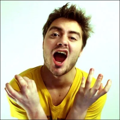 Qui est ce youtubeur spécialiste des théories ?