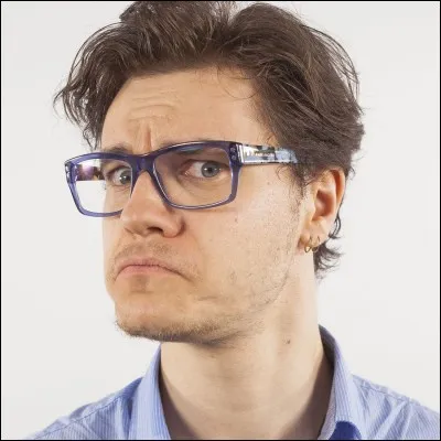 Comment ce youtubeur se nomme-t-il ?