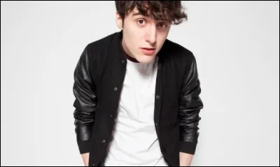 Comment ce jeune youtubeur se nomme-t-il ?