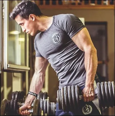 Qui est ce youtubeur avec plus de deux millions d'abonnés en 2017 ?