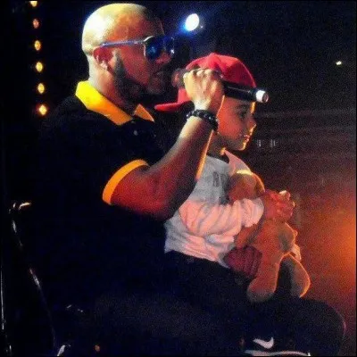 Qui M.A.S. a-t-il fait monter sur sc&egrave;ne avec lui au Bataclan le 24 mars 2012 ?