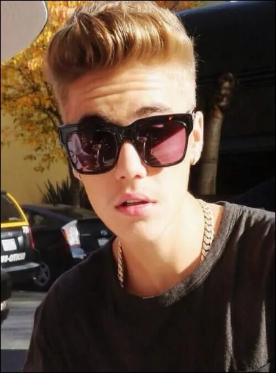 Quelle est la couleur des yeux de Justin Bieber ?