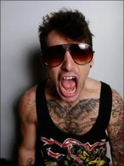 Quelle est la couleur des yeux de Jacob Hoggard ?