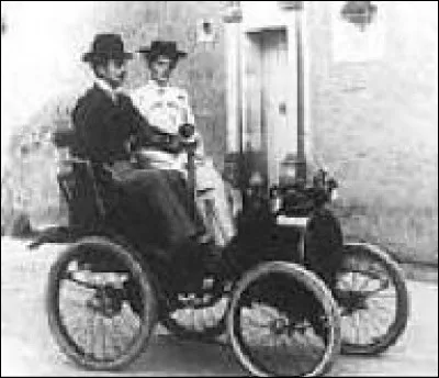 Inventeur et pilote de courses, qu'était également Louis Renault (1877-1944) ?