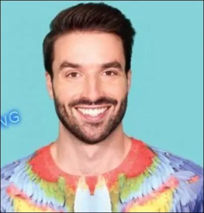 Comment l'ami de Roxane, qui fait quelques challenges et recettes avec elle, s'appelle-t-il ?