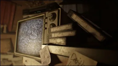 Combien y a-t-il de cassettes qui sont obligatoires à visionner dans le jeu (et cela même si on connaît le jeu par coeur) ?