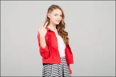 &Agrave; la fin, Emma sort avec :