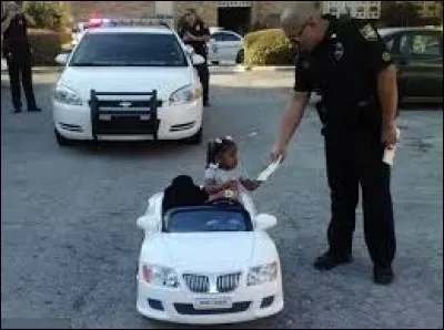 En Belgique, quelle lettre sert à identifier les jeunes conducteurs ?