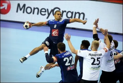 Qui est le demi-centre de l'équipe de France ?