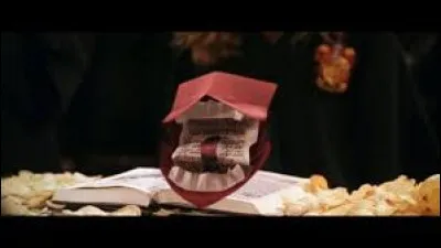 Comment appelle-t-on les lettres rouge vif qui apportent généralement de mauvais présages chez les sorciers ?