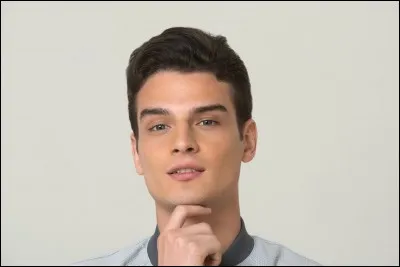 Quand il entend une musique, que fait Roby ?