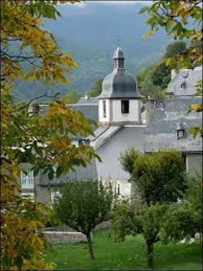 Petit village Haut-Pyrénéen de 76 habitants, Gouaux se situe dans l'ancienne région ...