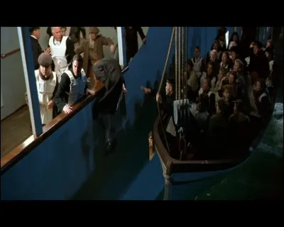 Pourquoi Rose saute-t-elle du canot ?