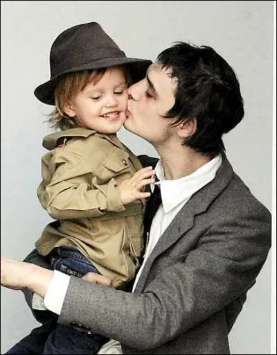 Comment s'appelle le fils de Peter et Lisa Moorish ?