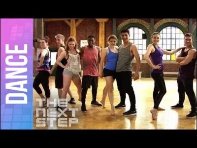 Qui a un chandail gris ?