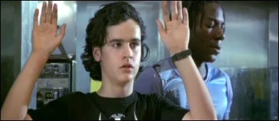 Quel mot de passe Joey utilise-t-il pour s'introduire dans le Gibson ?