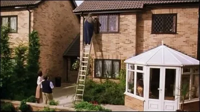 Comment Harry s'échappe-t-il de sa maison ?