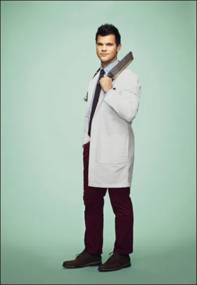 Dans la saison 2, quel acteur joue Dr. Cassidy Cascade ?