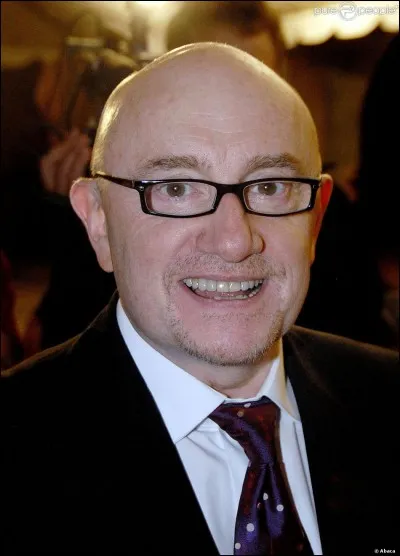 Le nom de famille de cet acteur est "Bleu".