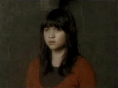 Par qui est-elle interrogée après l'accident de son amie ?