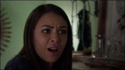 Saison 5 - Pourquoi Mona monte-t-elle un groupe contre Alison ?